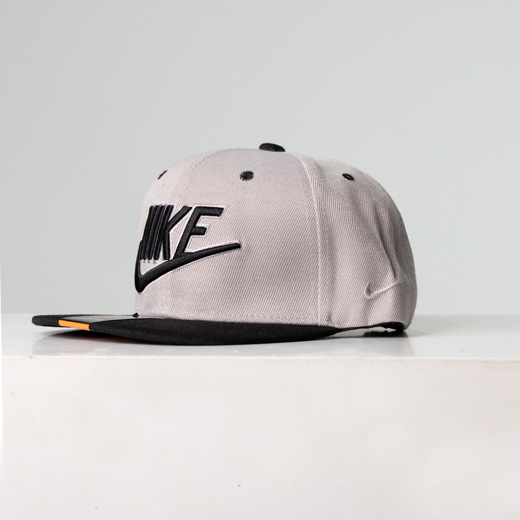 Gorra Beige Nike 501-3