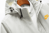 Chaqueta Deportiva Crema Para Hombre Ref. 6266