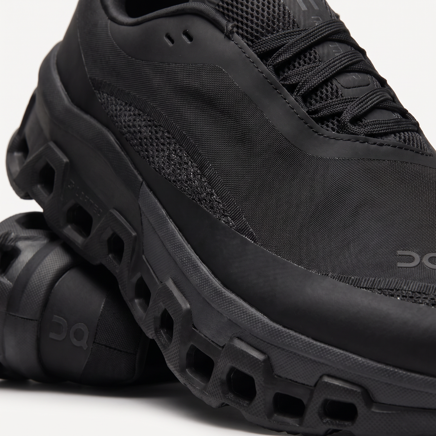 Zapatillas ON Negro Ref.3ME10330761