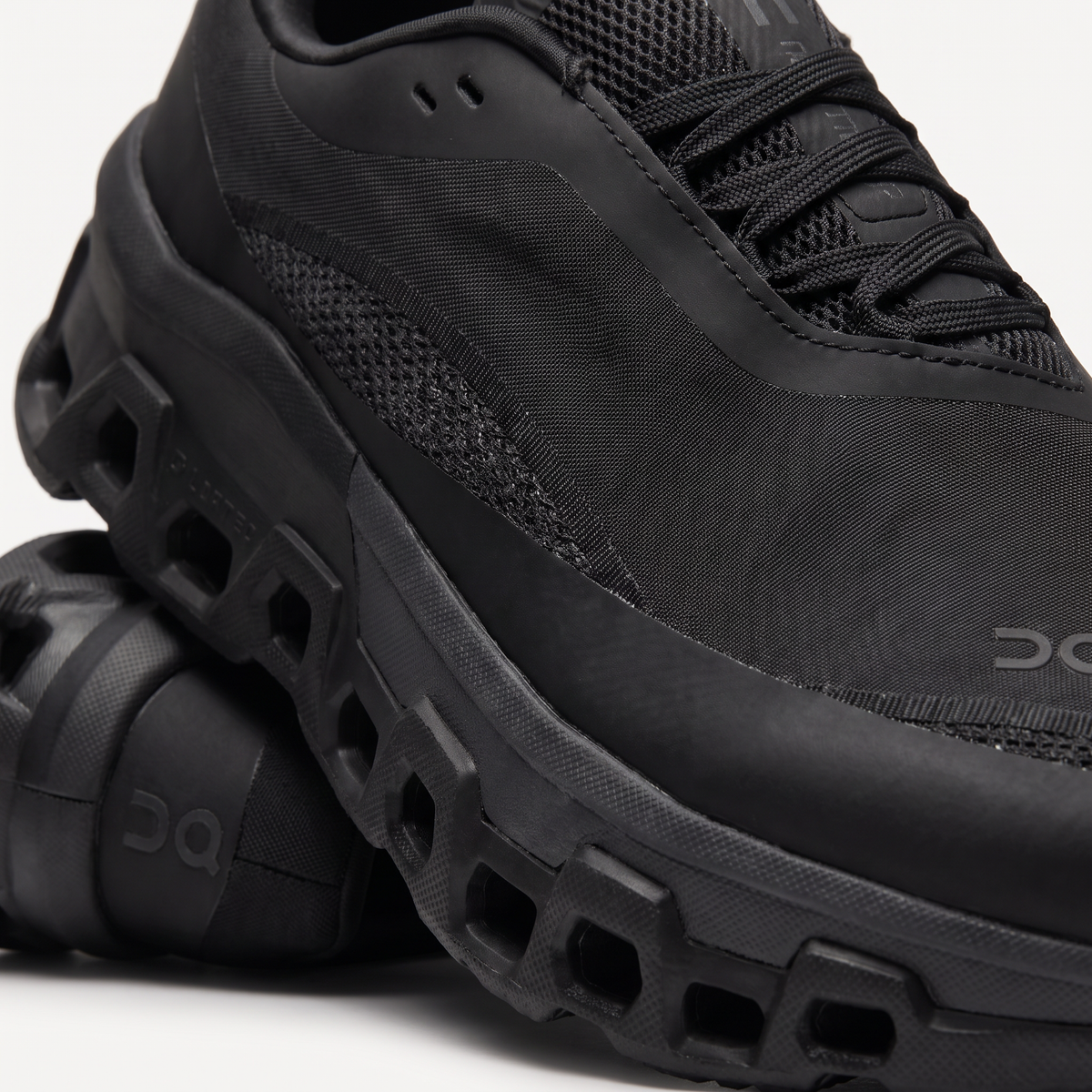 Zapatillas ON Negro Ref.3ME10330761